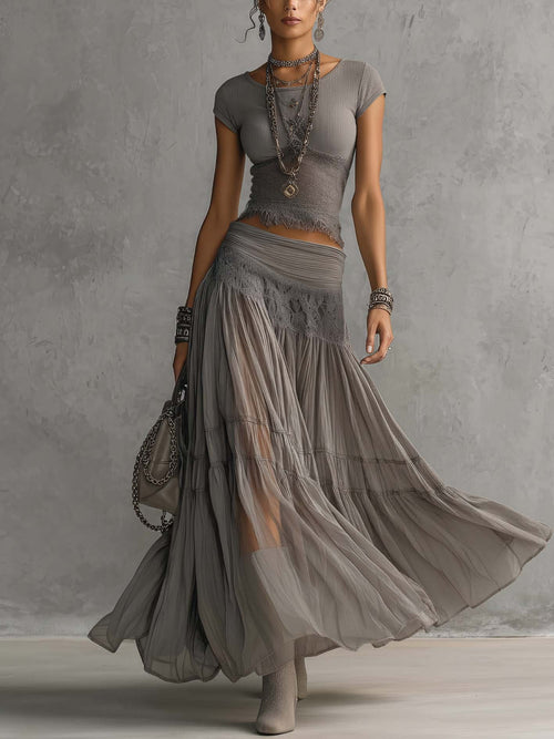 Conjunto: top de encaje gris y falda maxi plisada
