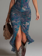 Vestido midi azul con estampado floral y ribetes de encaje