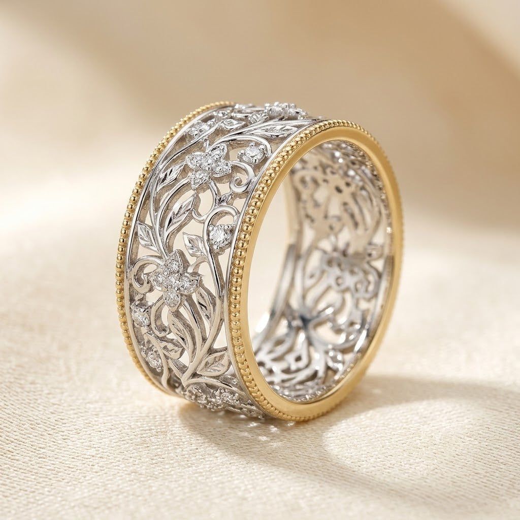 Anillo ornamentado de plata y oro