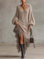 Vestido midi de punto de mohair con lentejuelas en color topo y falda de tul transparente con volantes en capas