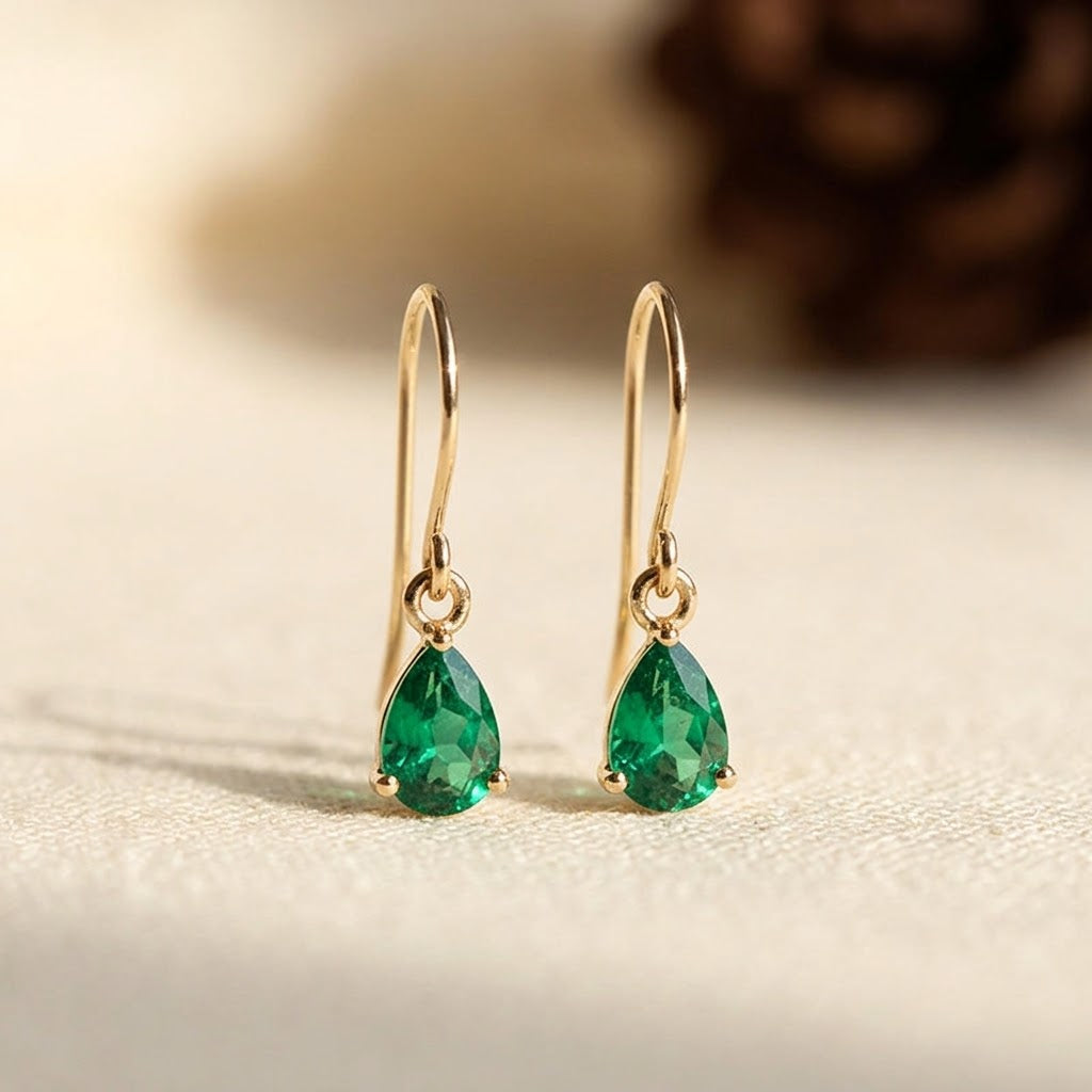 Pendientes de gota de oro y esmeralda