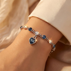 Pulsera de cadena con corazón de zafiro plateada