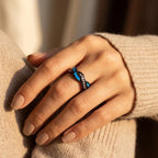 Anillo de plata trenzado con incrustaciones
