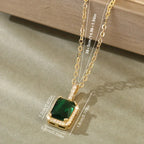 Collar rectangular halo de oro y esmeralda