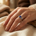 Anillo de oro con zafiro de talla cuadrada