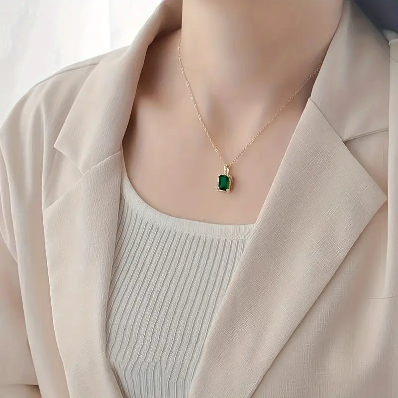 Collar rectangular halo de oro y esmeralda