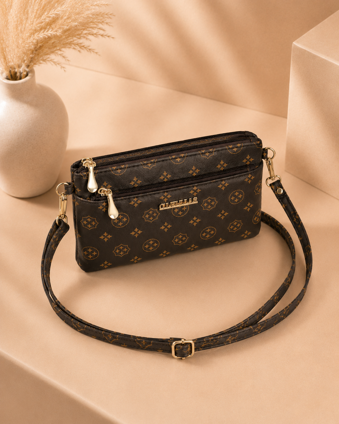 Bolso Bandolera Elegance con Detalles Dorados