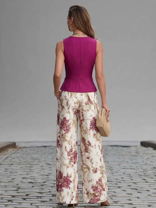 Conjunto de chaleco rosa y pantalones anchos con estampado floral