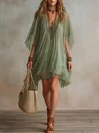 Vestido corto fluido de chiffón verde con escote en V