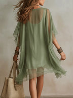 Vestido corto fluido de chiffón verde con escote en V