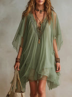 Vestido corto fluido de chiffón verde con escote en V