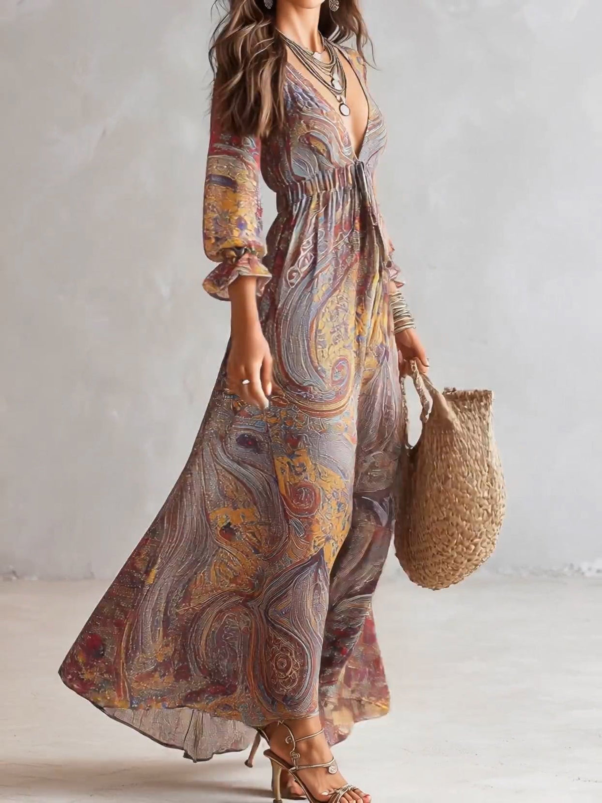 Vestido maxi de chiffón con estampado paisley y escote en V