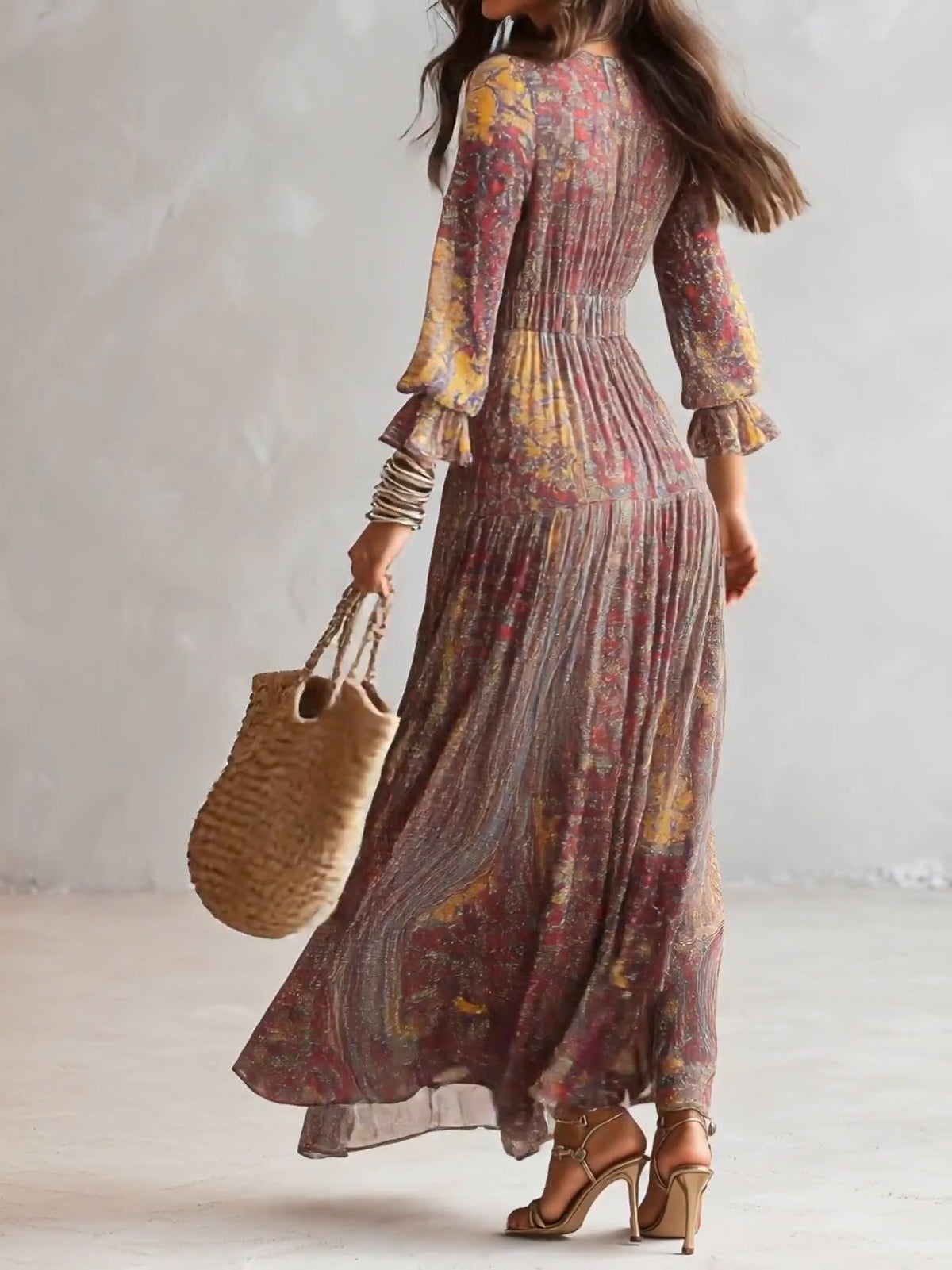 Vestido maxi de chiffón con estampado paisley y escote en V