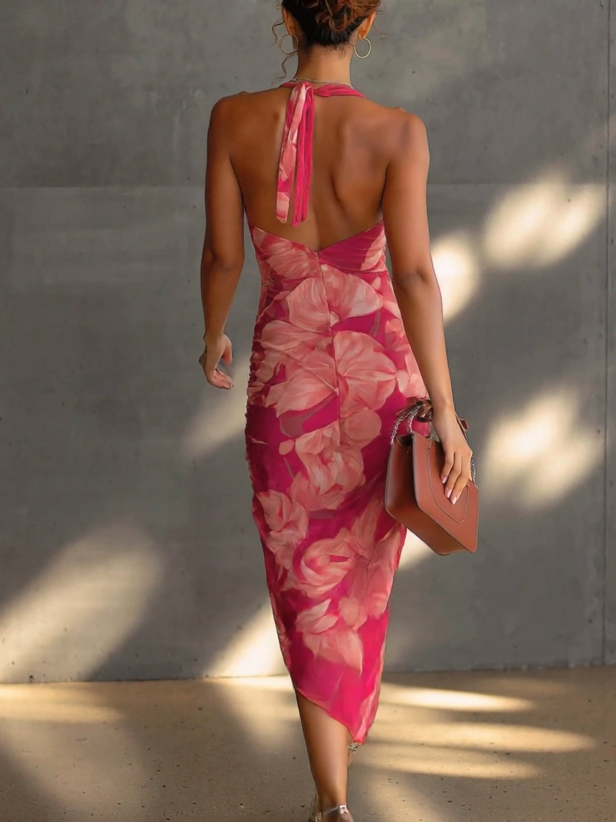 Vestido bodycon sin mangas con estampado floral en fucsia