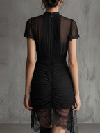 Vestido mini de chiffón negro con cintura plisada