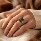 Anillo solitario de oro con esmeralda