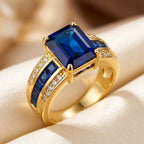 Anillo de oro con zafiro de talla cuadrada