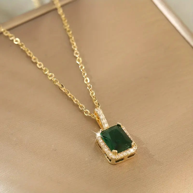 Collar rectangular halo de oro y esmeralda