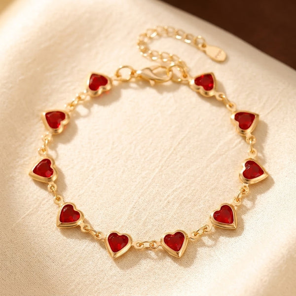 Pulsera de cadena con corazón de rubí dorada