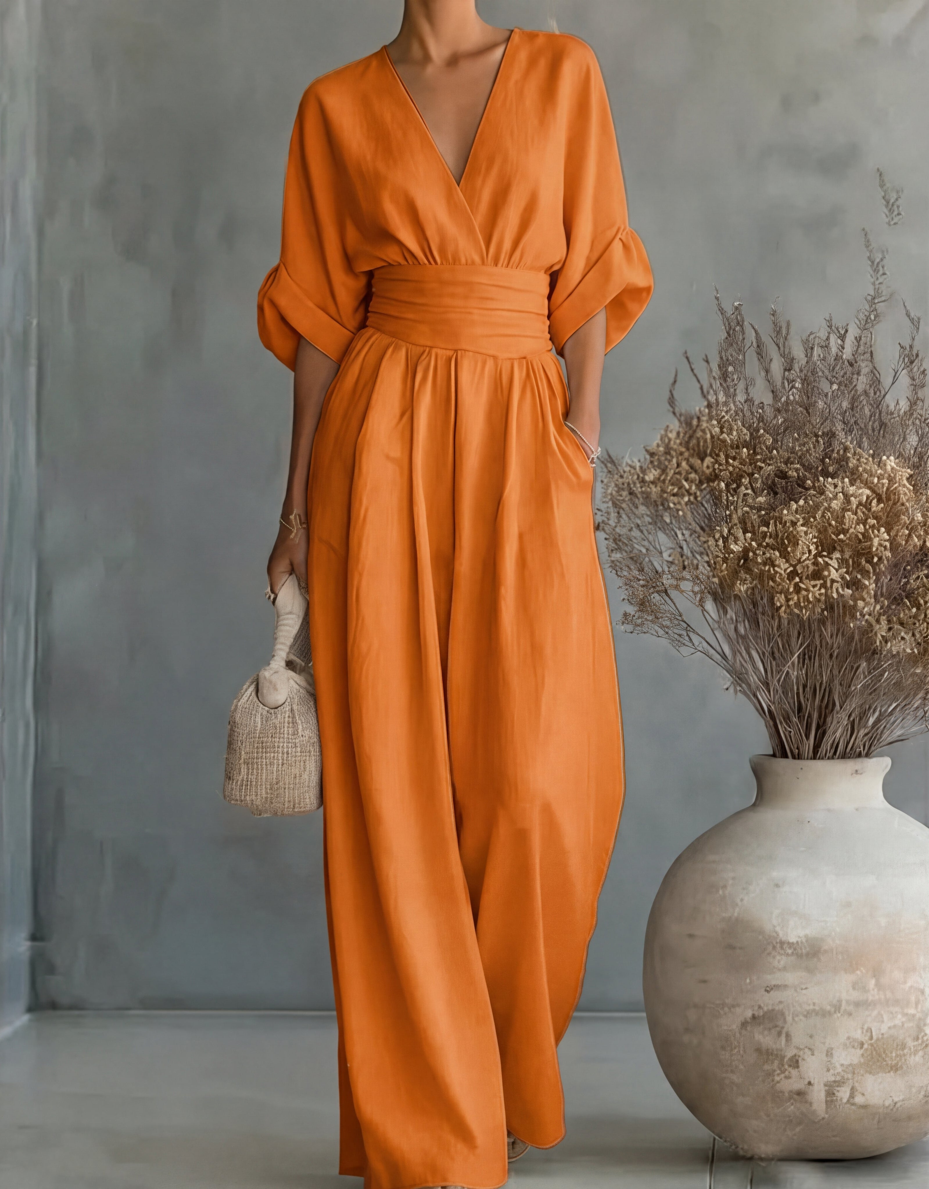 Mono elegante de escote en V y pierna ancha