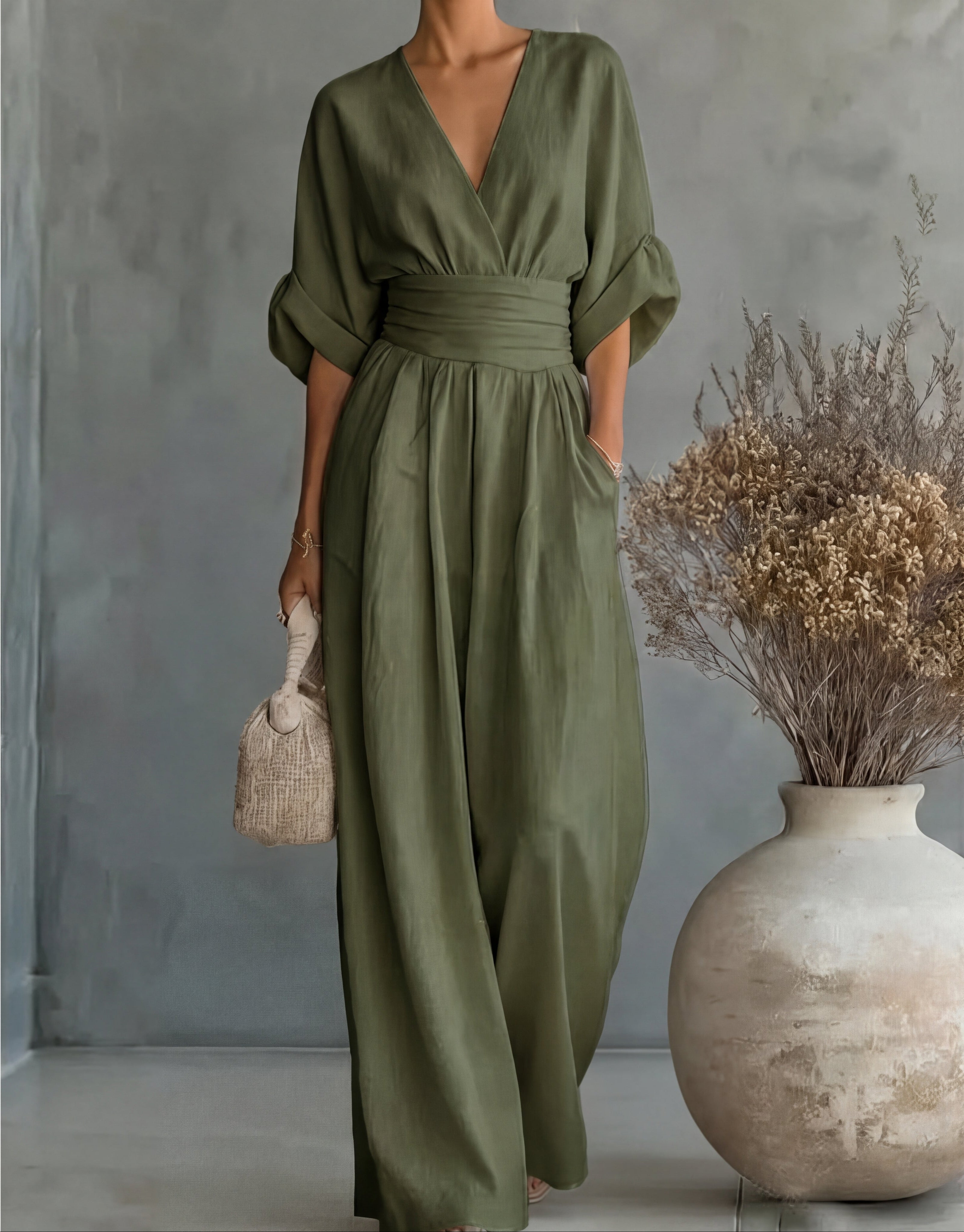 Mono elegante de escote en V y pierna ancha
