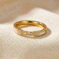 Anillo de oro con incrustaciones