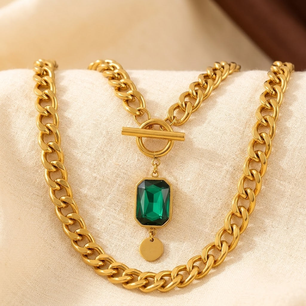 Collar de cadena de oro y esmeralda