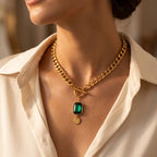 Collar de cadena de oro y esmeralda