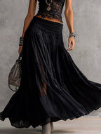 Conjunto con top de encaje negro transparente y falda maxi plisada