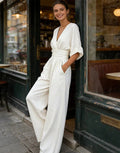 Mono elegante de escote en V y pierna ancha